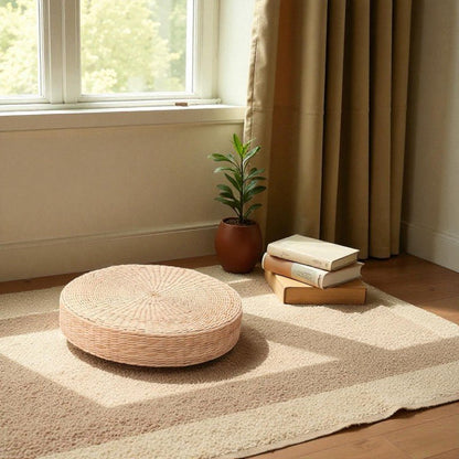 Zafu  Harmonia  coussin meditation  devant fenetre lumineuse